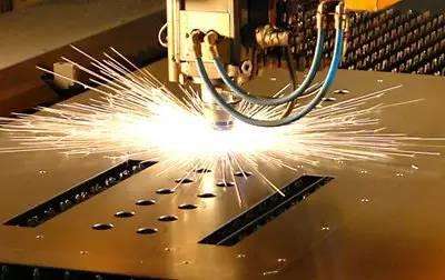 激光切割機(jī)工作照片