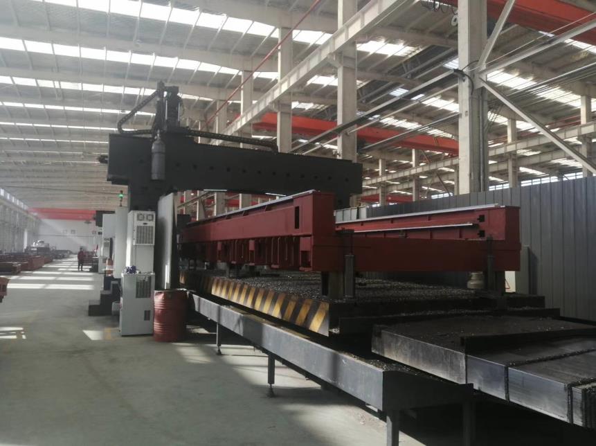 龍泰激光采用德國純進口機床制造的光纖激光切割機(圖1)